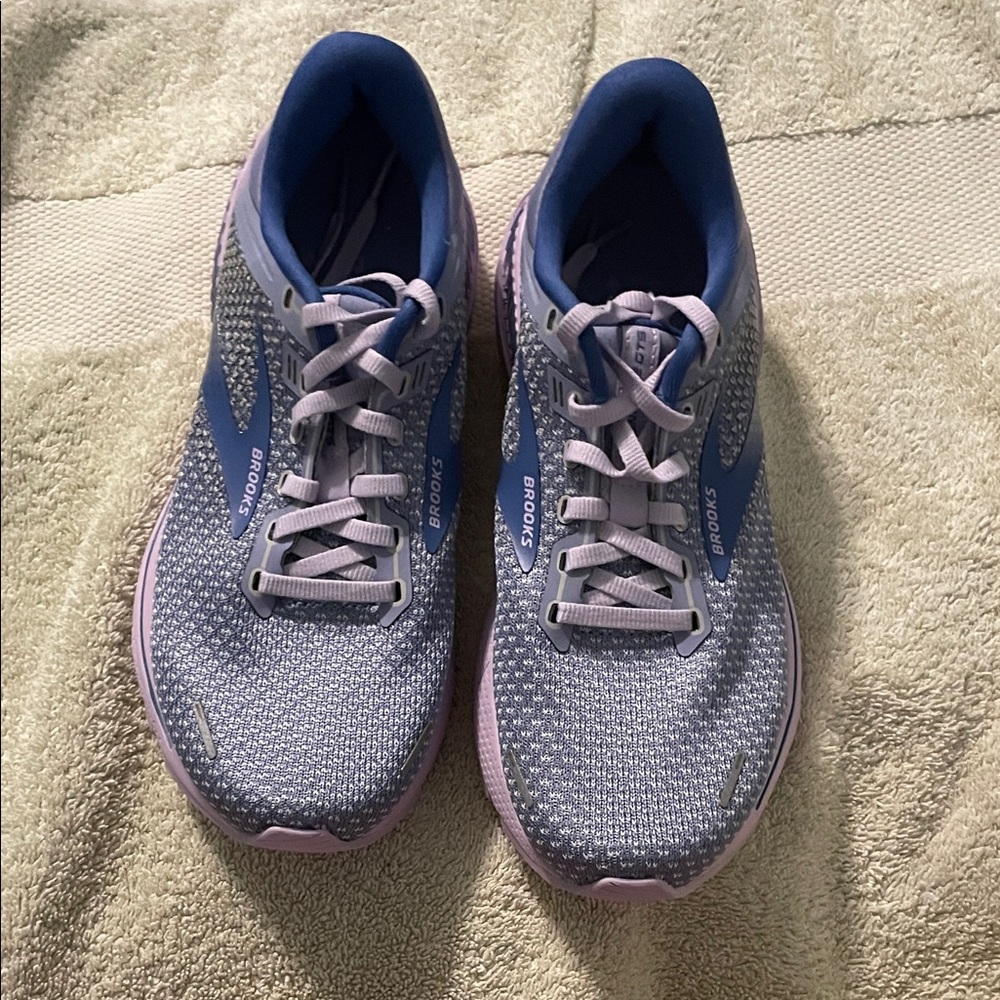 Brooks Women's Sneakers Adrenaline GTS 22